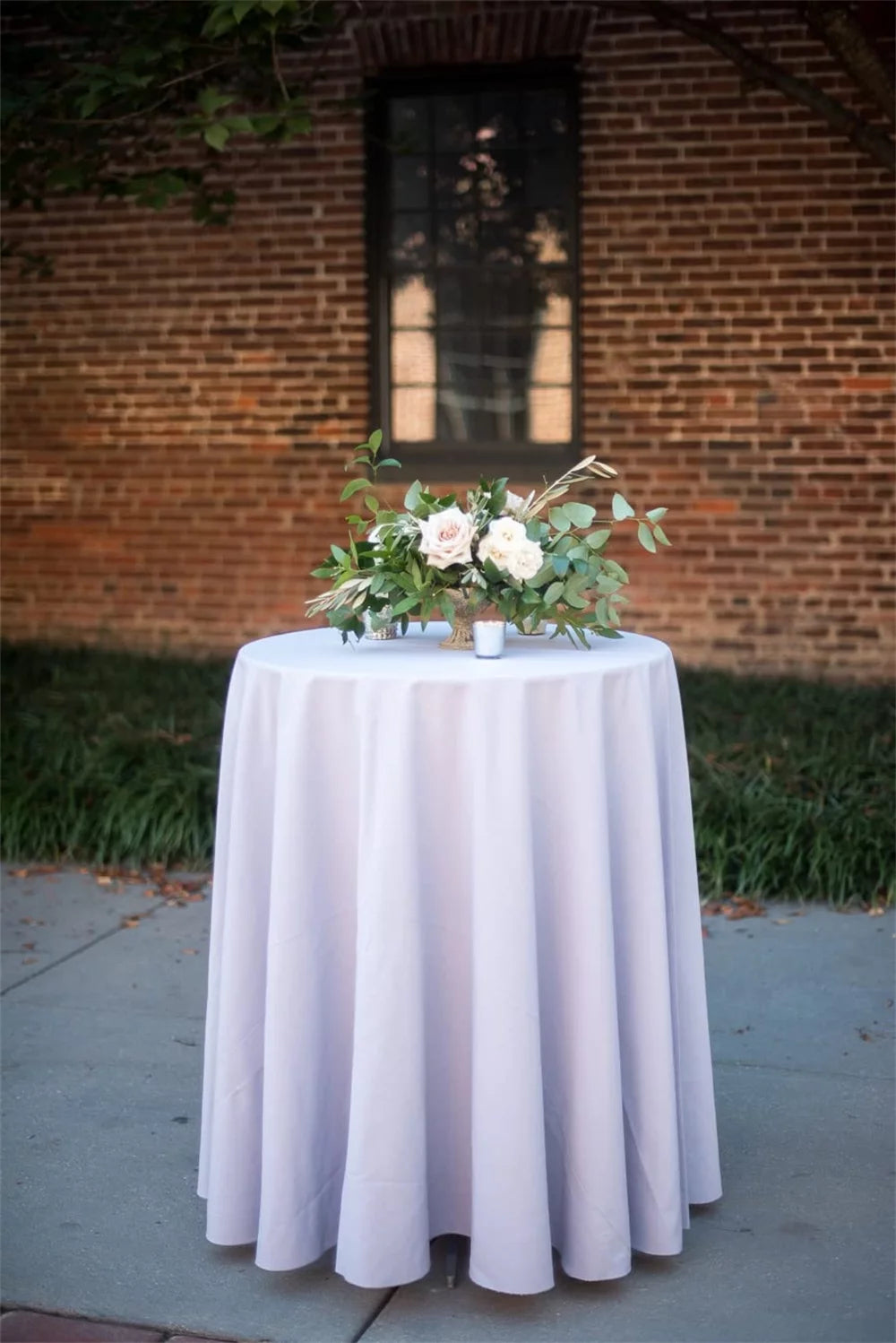 8 Pack White Polyester Round Tablecloth 60'' H361949