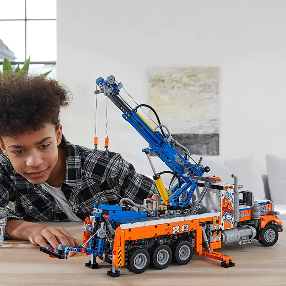 Heavy-Duty Tow Truck with Crane G785301