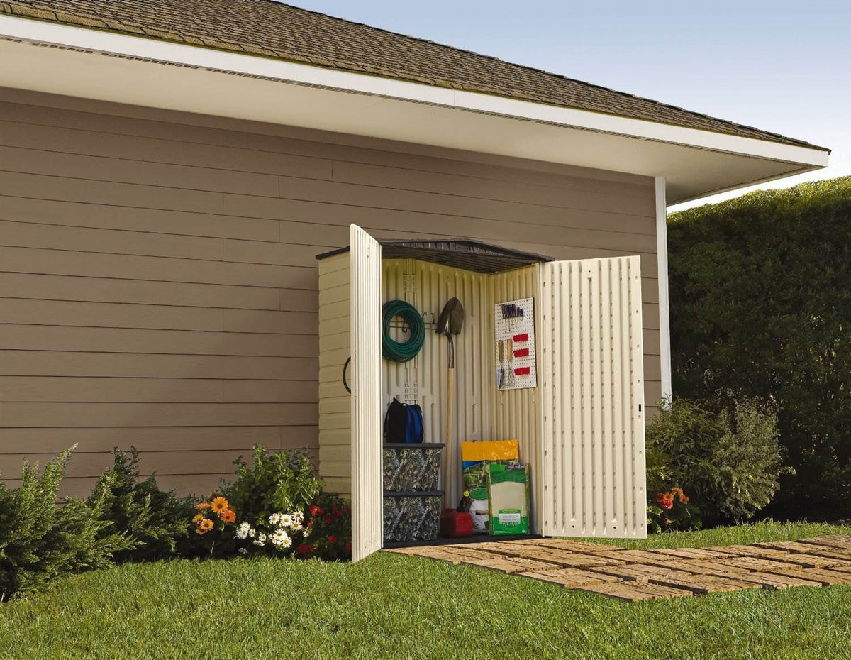 Rubbermaid Vertical Shed D738995
