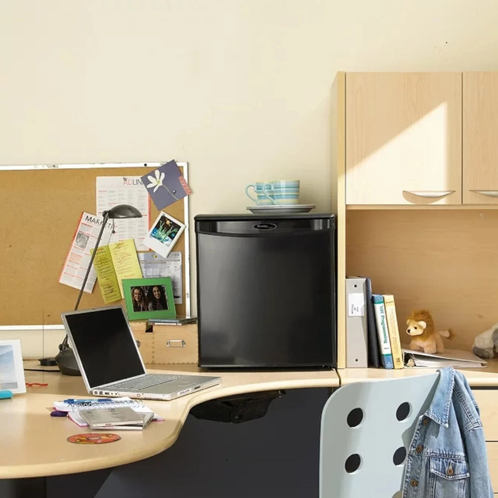 Compact Refrigerator Mini Fridge E1801