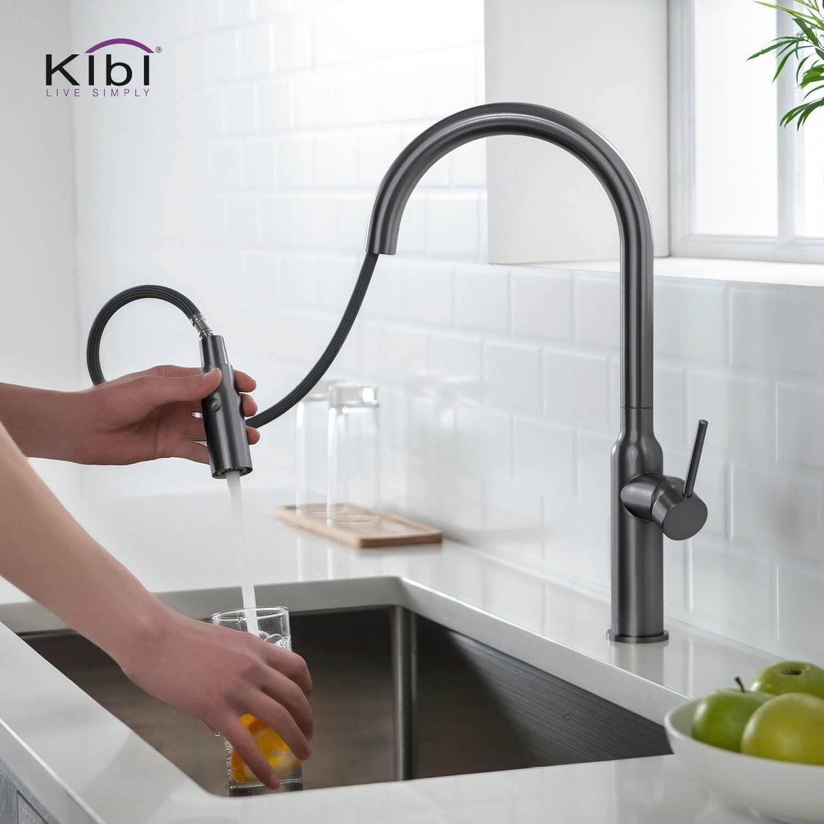 Chrome Brass Kitchen Faucet with Sprayer E81936